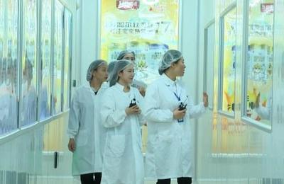 世界肠道健康日,聪尔壮透明工厂直播现场发布《中国婴幼儿肠健康白皮书》